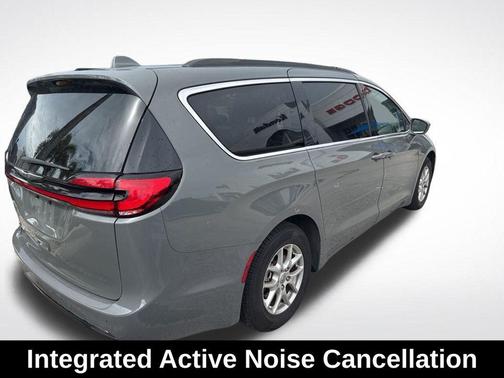 2022 Chrysler Pacifica Touring-L