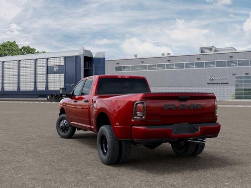 Molten Red Pearlcoat 2026 RAM 3500 Big Horn
