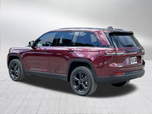 2025 Jeep Grand Cherokee Laredo