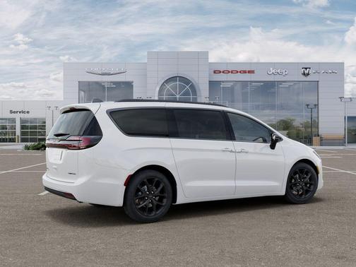 Bright White Clearcoat 2027 Chrysler Pacifica Limited