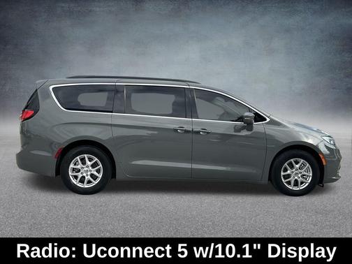 2022 Chrysler Pacifica Touring-L