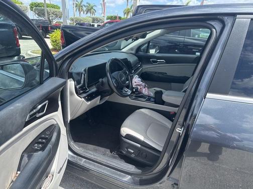 Silver 2023 Kia Sportage EX