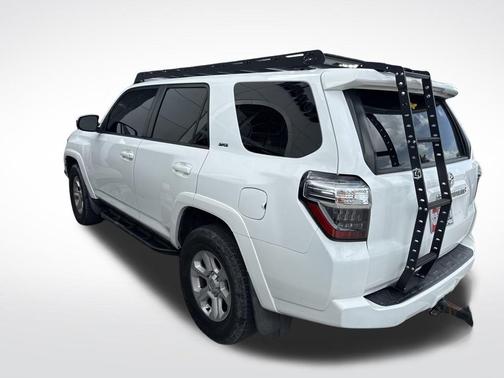 2022 Toyota 4Runner SR5
