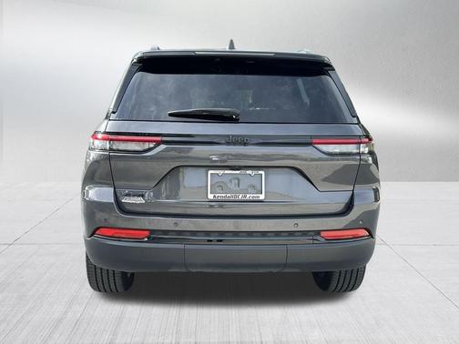 2024 Jeep Grand Cherokee Laredo