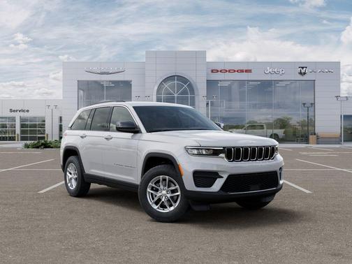 Bright White Clearcoat 2026 Jeep Grand Cherokee Laredo