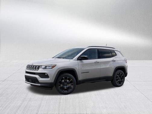 Silver Zynith 2026 Jeep Compass Latitude