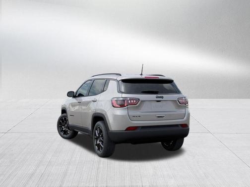 Silver Zynith 2026 Jeep Compass Latitude