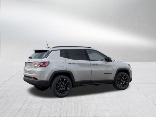Silver Zynith 2026 Jeep Compass Latitude