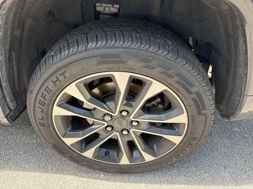 Rocky Mountain Pearlcoat 2023 Jeep Grand Cherokee L Overland