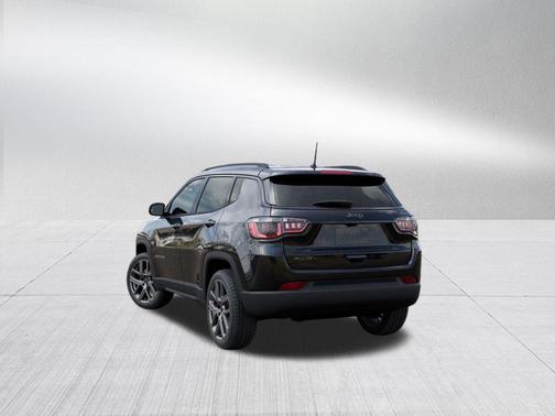 Diamond Black 2026 Jeep Compass Latitude