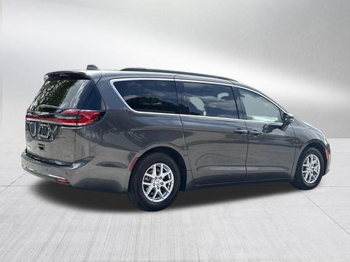 2022 Chrysler Pacifica Touring-L
