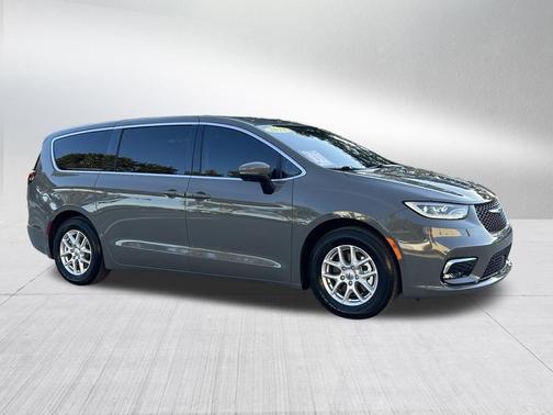 2023 Chrysler Pacifica Touring-L