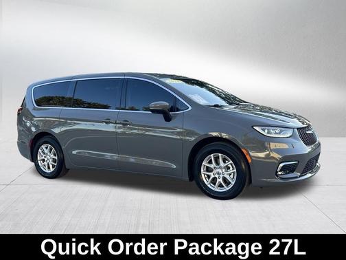 2023 Chrysler Pacifica Touring-L