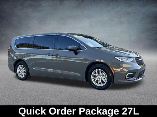 2023 Chrysler Pacifica Touring-L