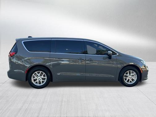 2023 Chrysler Pacifica Touring-L