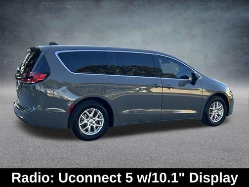 2023 Chrysler Pacifica Touring-L