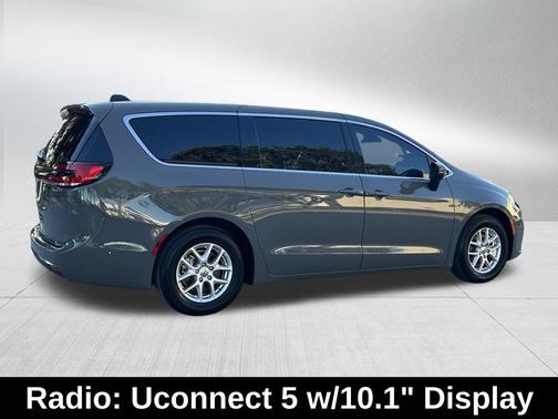 2023 Chrysler Pacifica Touring-L