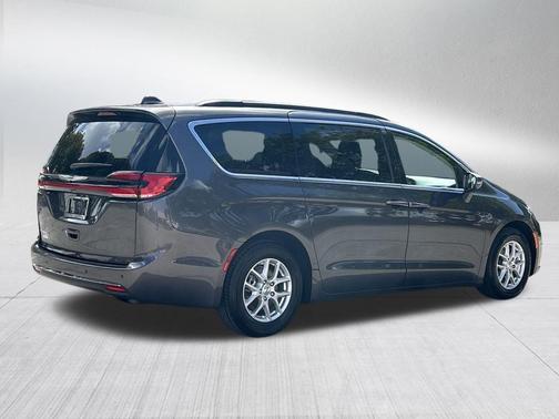 2022 Chrysler Pacifica Touring-L