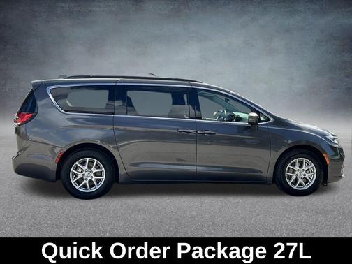 2022 Chrysler Pacifica Touring-L