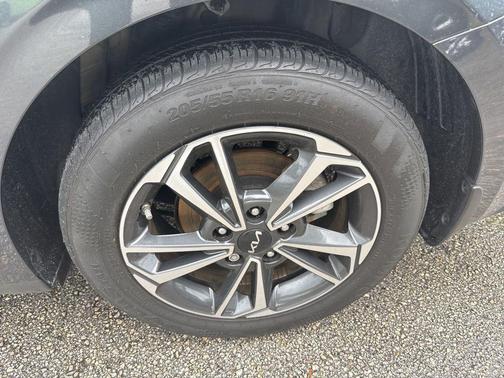 Gravity Gray 2024 Kia Forte LXS
