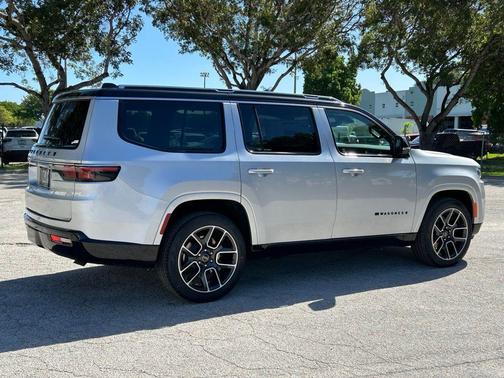 Silver Zynith 2025 Jeep Wagoneer Series III