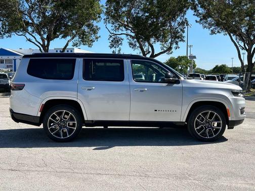 Silver Zynith 2025 Jeep Wagoneer Series III