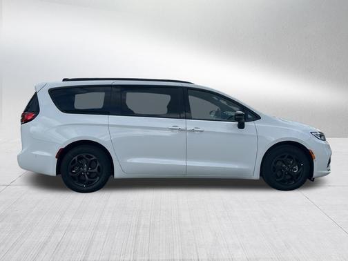 2025 Chrysler Pacifica Hybrid Select