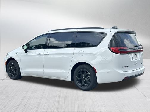 2025 Chrysler Pacifica Hybrid Select