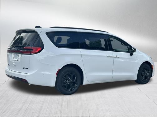 2025 Chrysler Pacifica Hybrid Select