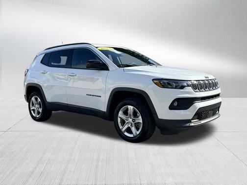 Bright White Clearcoat 2023 Jeep Compass Latitude