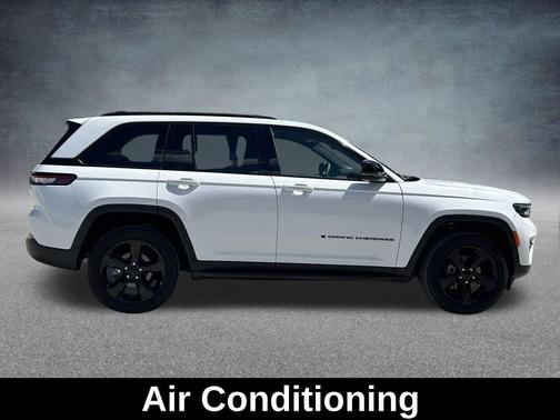 2024 Jeep Grand Cherokee Laredo