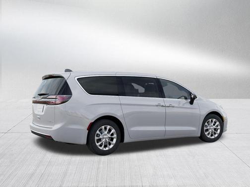 Bright White Clearcoat 2026 Chrysler Pacifica Limited
