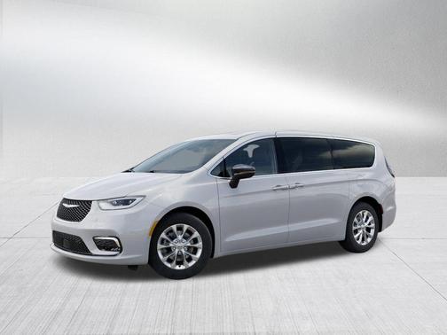 Bright White Clearcoat 2026 Chrysler Pacifica Limited