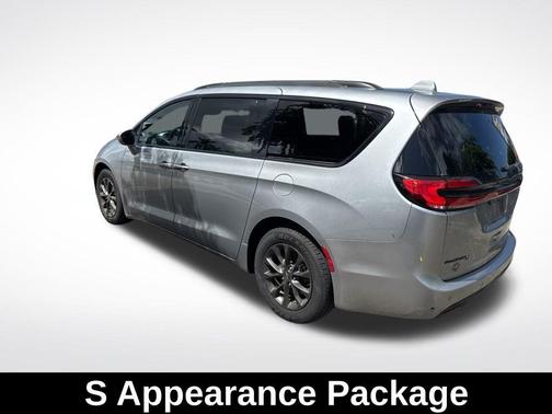 2021 Chrysler Pacifica Touring-L