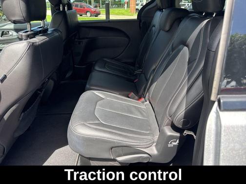 2021 Chrysler Pacifica Touring-L