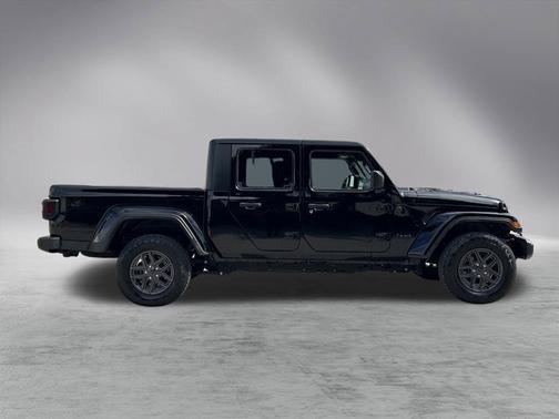 Black Clearcoat 2025 Jeep Gladiator Sport S