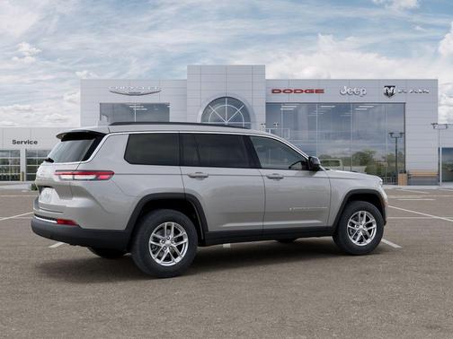 Silver Zynith 2026 Jeep Grand Cherokee L Laredo