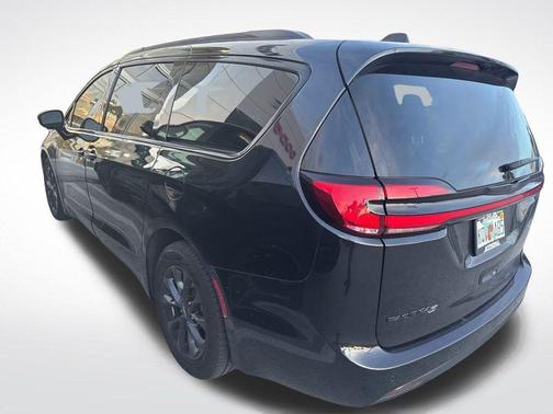 2021 Chrysler Pacifica Touring-L