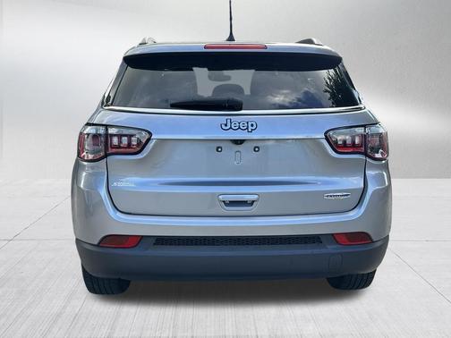 Billet Silver Metallic Clearcoat 2022 Jeep Compass Latitude