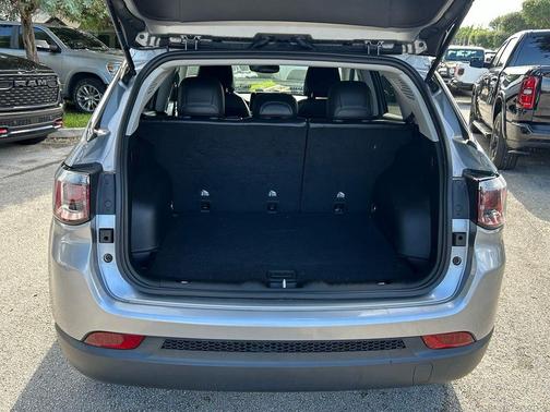 Billet Silver Metallic Clearcoat 2022 Jeep Compass Latitude