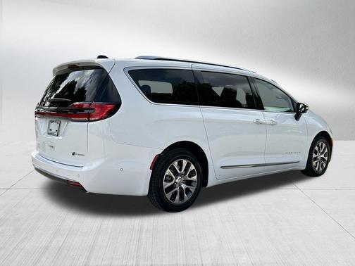 Bright White Clearcoat 2023 Chrysler Pacifica Hybrid Pinnacle