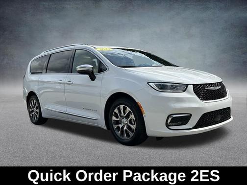 Bright White Clearcoat 2023 Chrysler Pacifica Hybrid Pinnacle