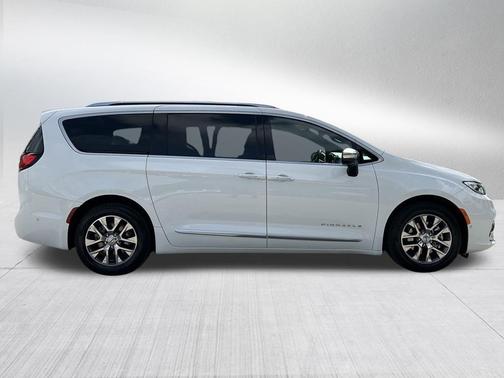Bright White Clearcoat 2023 Chrysler Pacifica Hybrid Pinnacle