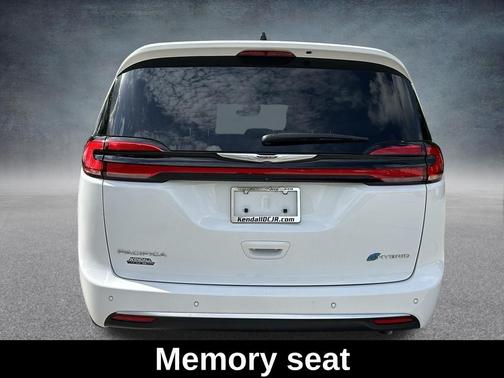 Bright White Clearcoat 2023 Chrysler Pacifica Hybrid Pinnacle
