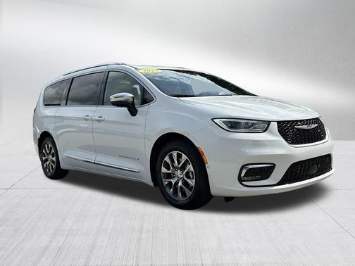 Bright White Clearcoat 2023 Chrysler Pacifica Hybrid Pinnacle