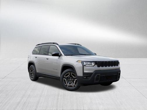 Silver Zynith Clearcoat 2026 Jeep Cherokee Laredo