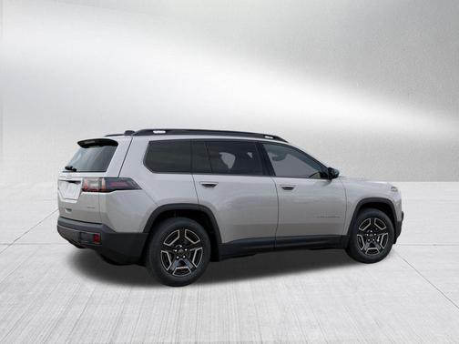 Silver Zynith Clearcoat 2026 Jeep Cherokee Laredo