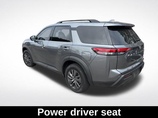 2023 Nissan Pathfinder SV