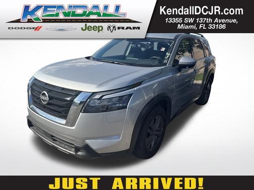 2025 Nissan Pathfinder SV