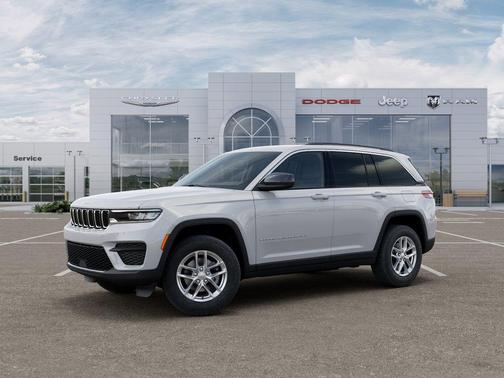 Bright White Clearcoat 2026 Jeep Grand Cherokee Laredo